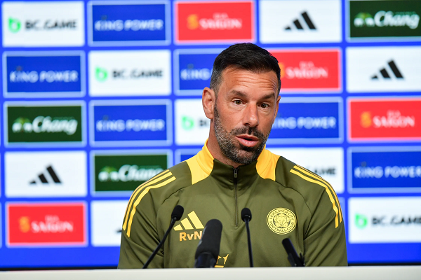 Leicester manager Ruud van Nistelrooy in a press conference before Liverpool game
