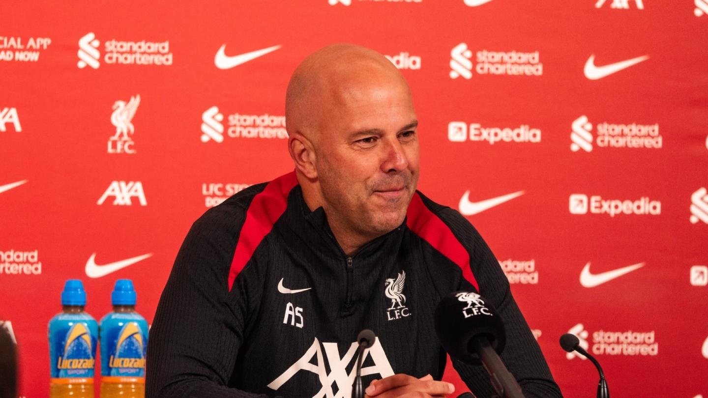 Arne Slot in a press conference