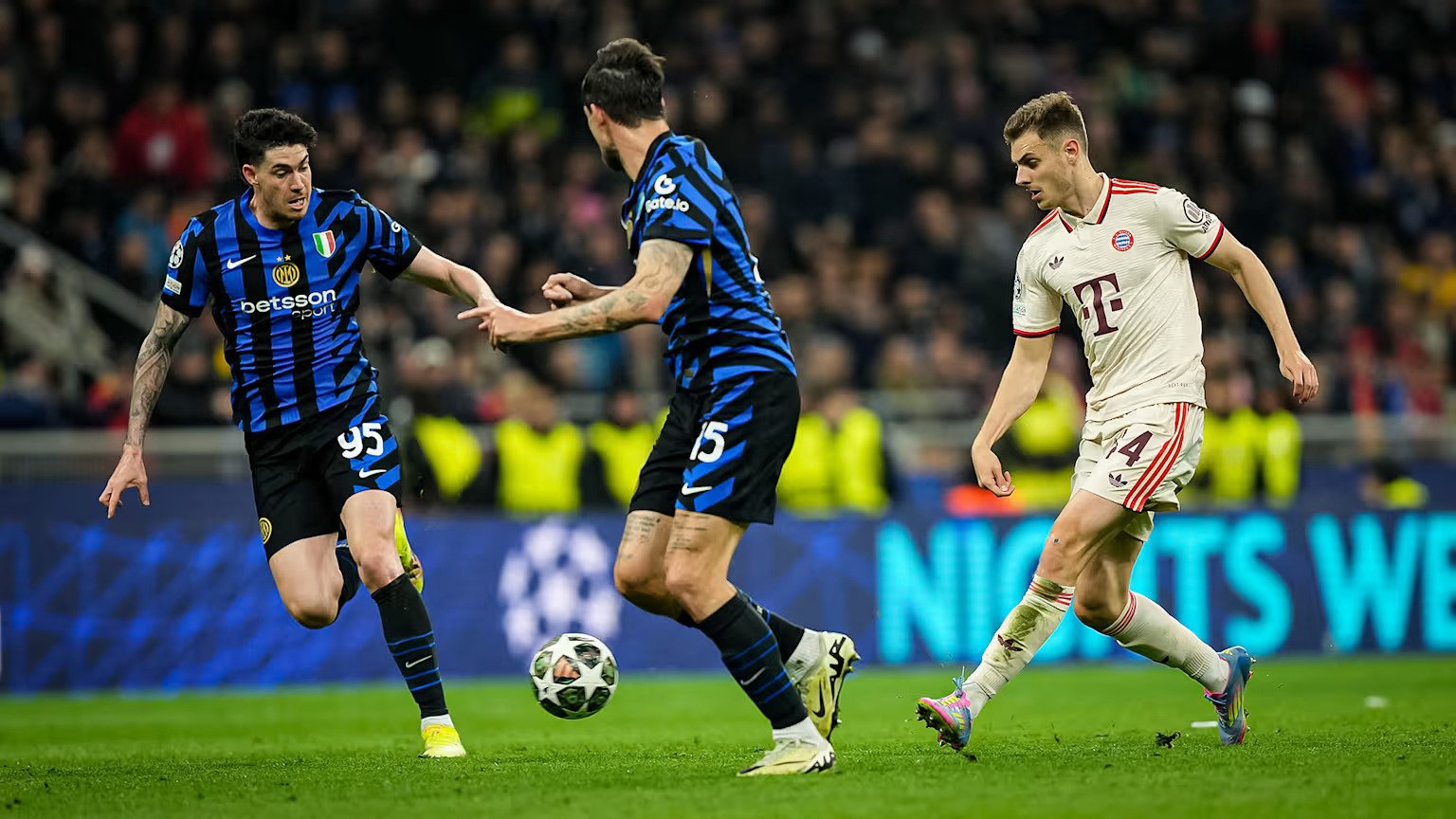 Bayern defender Josip Stanisic passing the ball in a match against Inter Milan