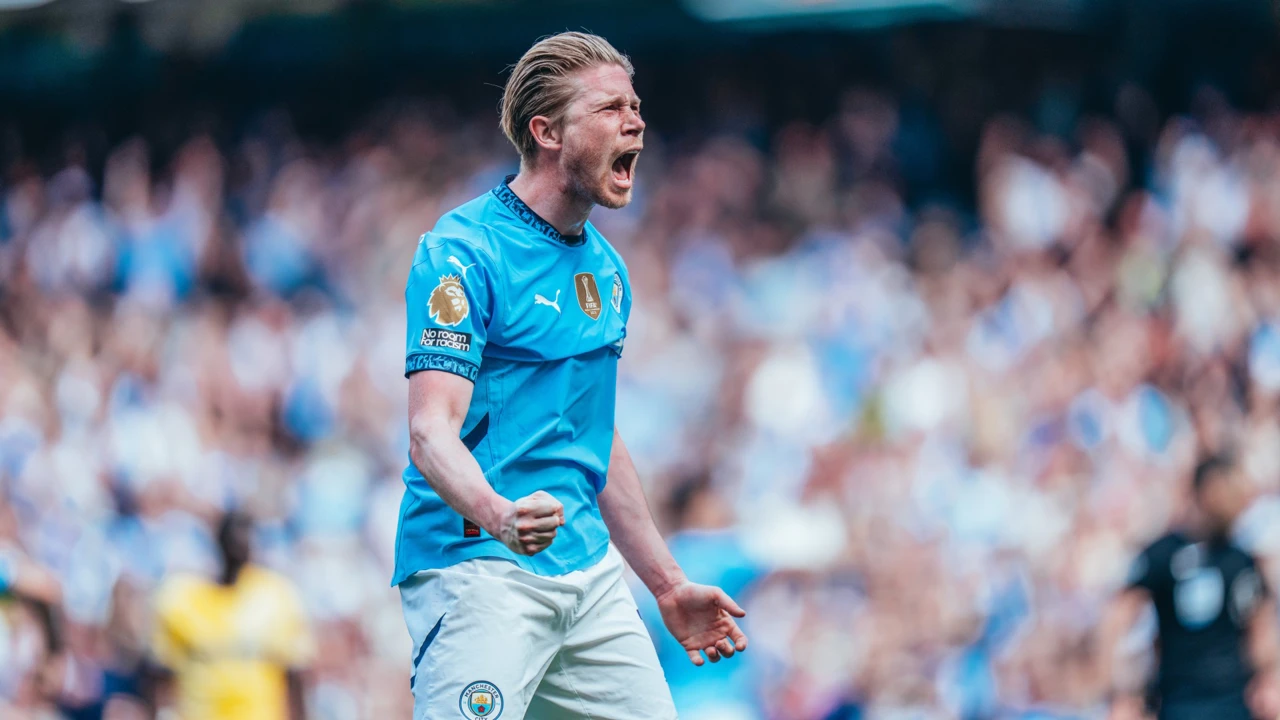 Manchester city player Kevin de Bruyne celebrating at the Etihad