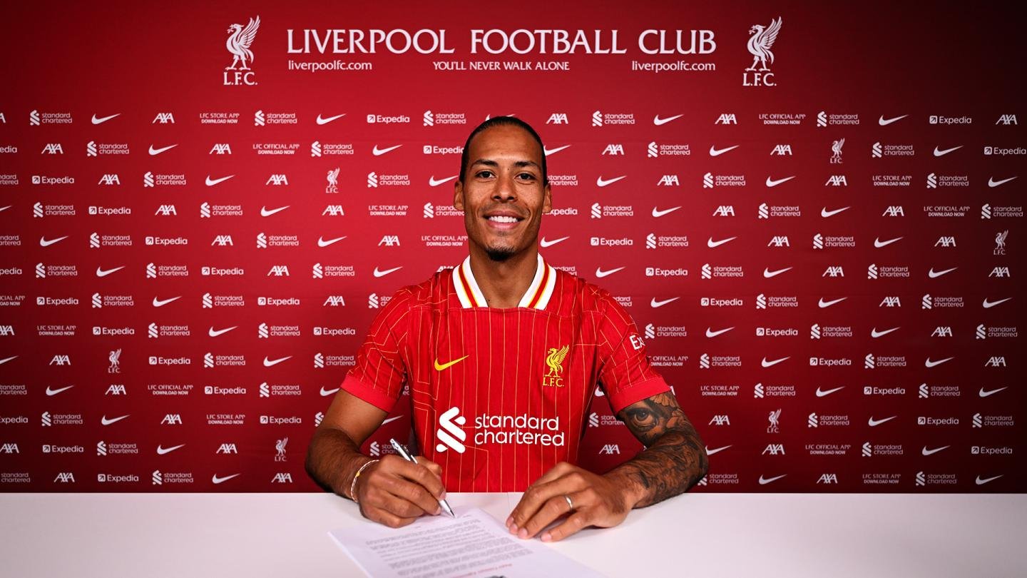 Liverpool player Van Dijk signing a contract