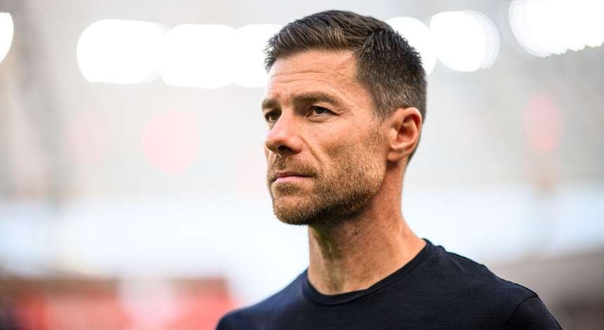 Bayer Leverkusen manager Xabi Alonso looking ahead in a stadium