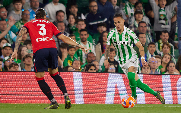 Antony on the ball for Betis in La Liga