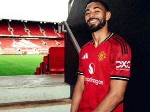 Matheus Cunha posing in a Manchester United shirt