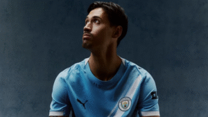 Tijjani Reijnders posing in a Manchester City shirt