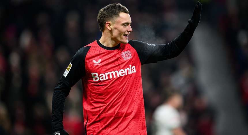 Florian Wirtz in a Bayer Leverkusen shirt during a Bundesliga game