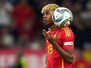 Lamine Yamal in action for Spain
