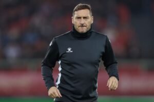 Totti Weighs in on Martinez-Calhanoglu Controversy