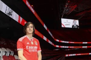 Alvaro Carreras posing in a Benfica shirt at the Estádio da Luz