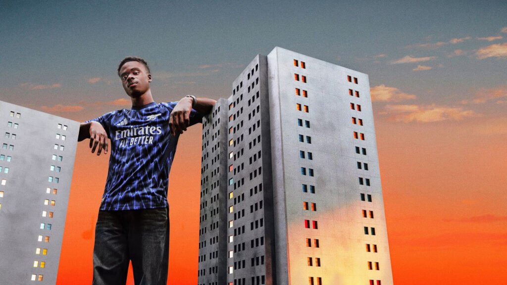 Bukayo Saka feeling 100 feet tall in the away kit