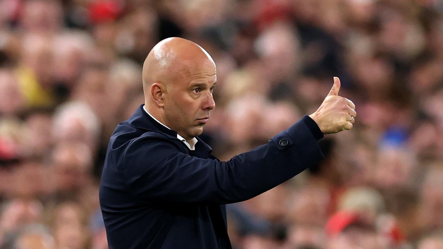 Arne Slot on the sidelines in Liverpool game