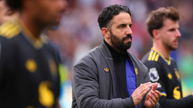 Manchester United head coach Ruben Amorim standing alongside his players after defeat to Brentford