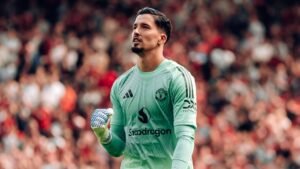 Altay Bayindir in action for Manchester United