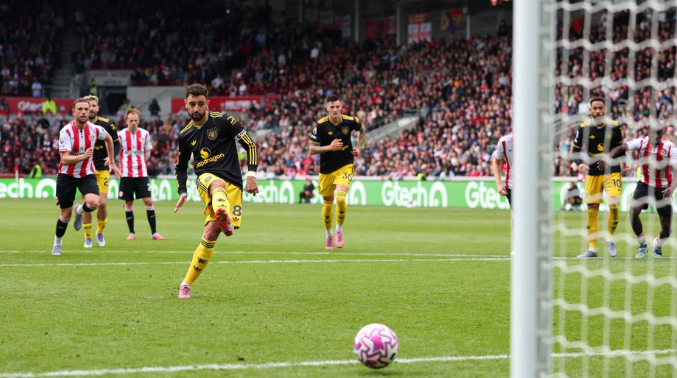 Bruno Fernandes taking a penalty against Brentford