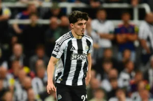 Tino Livramento on the ball for Newcastle United