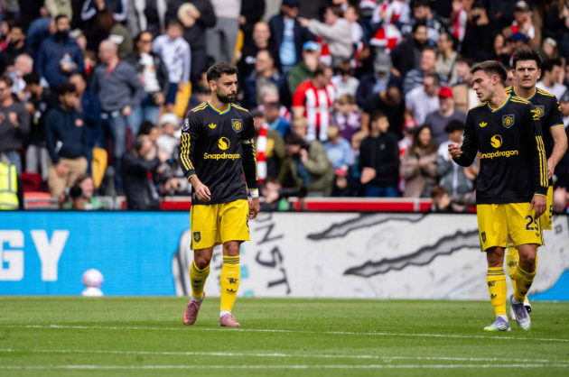 Bruno Fernandes and Manchester United teammates walking on the pitch during match against Brentford