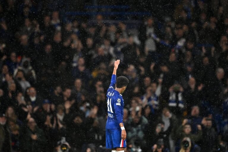 Rosenior Praises Estevao After Chelsea Rout Port Vale