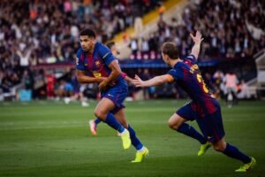 Ronald Araujo celebrating his late goal for Barcelona against Girona