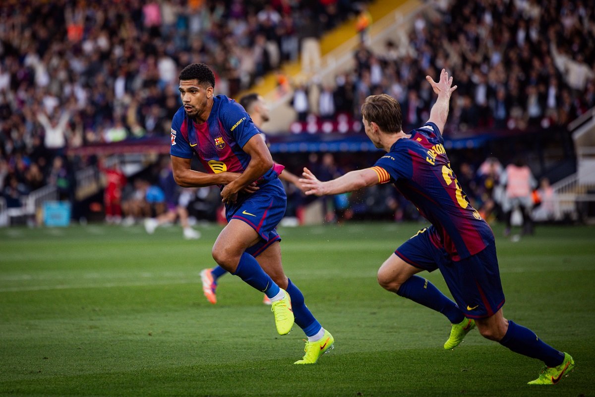Ronald Araujo celebrating his late goal for Barcelona against Girona