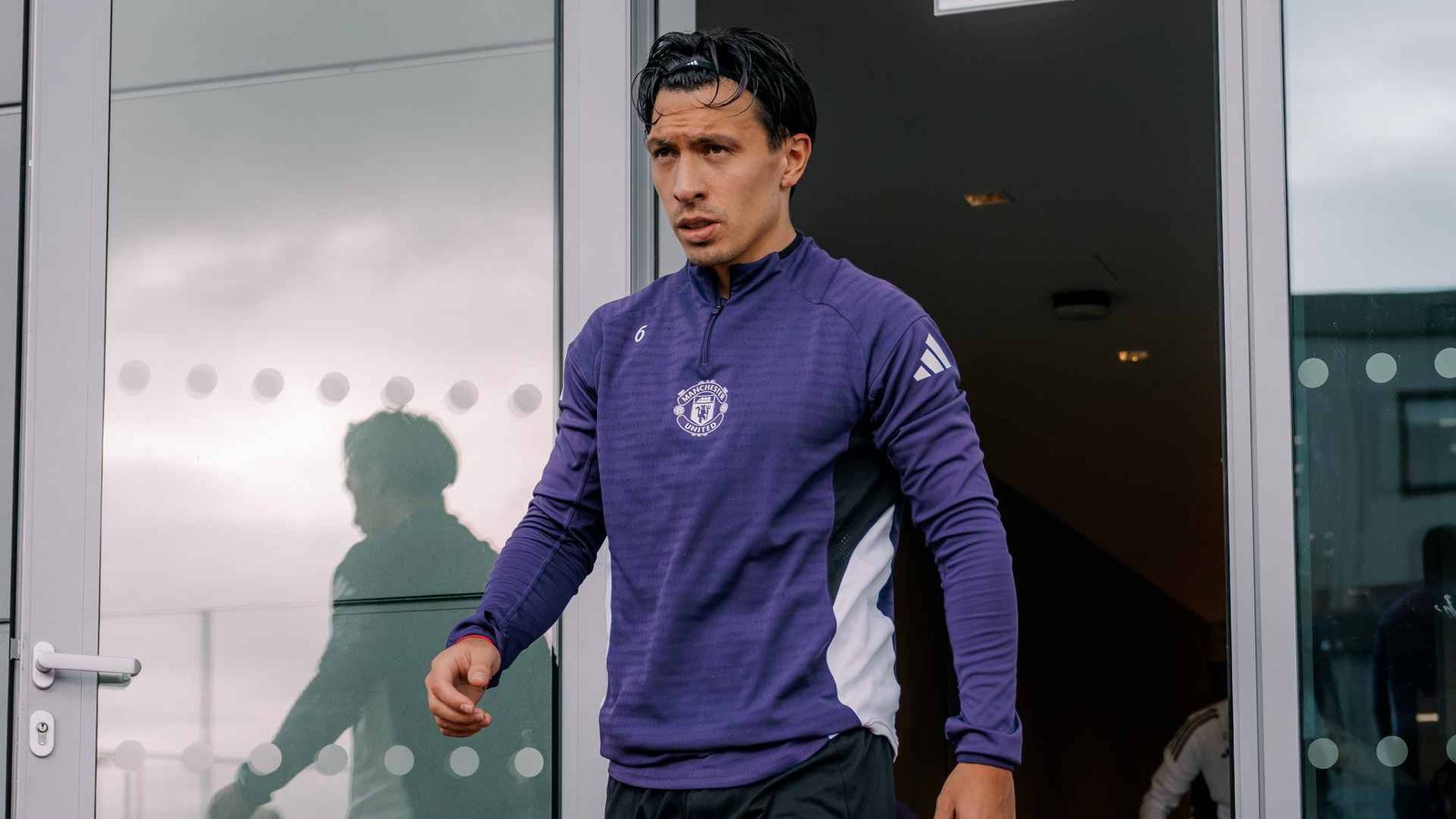 Manchester United defender Lisandro Martinez stepping out for training at Carrington