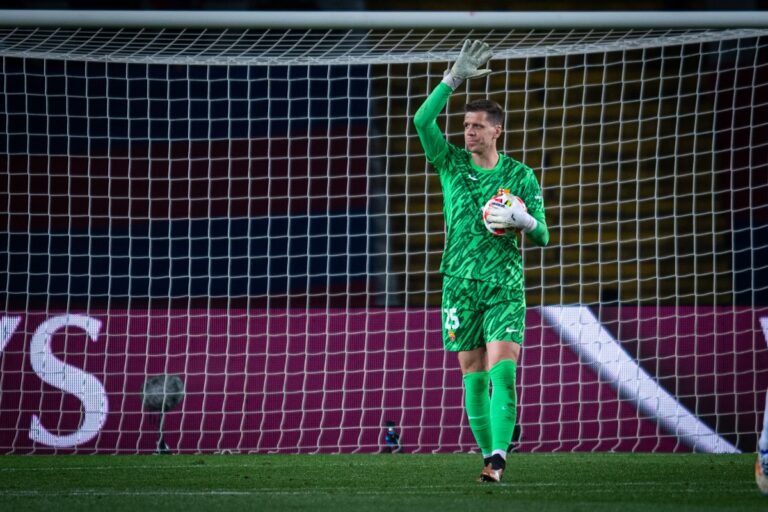 Wojciech Szczesny in action for Barcelona