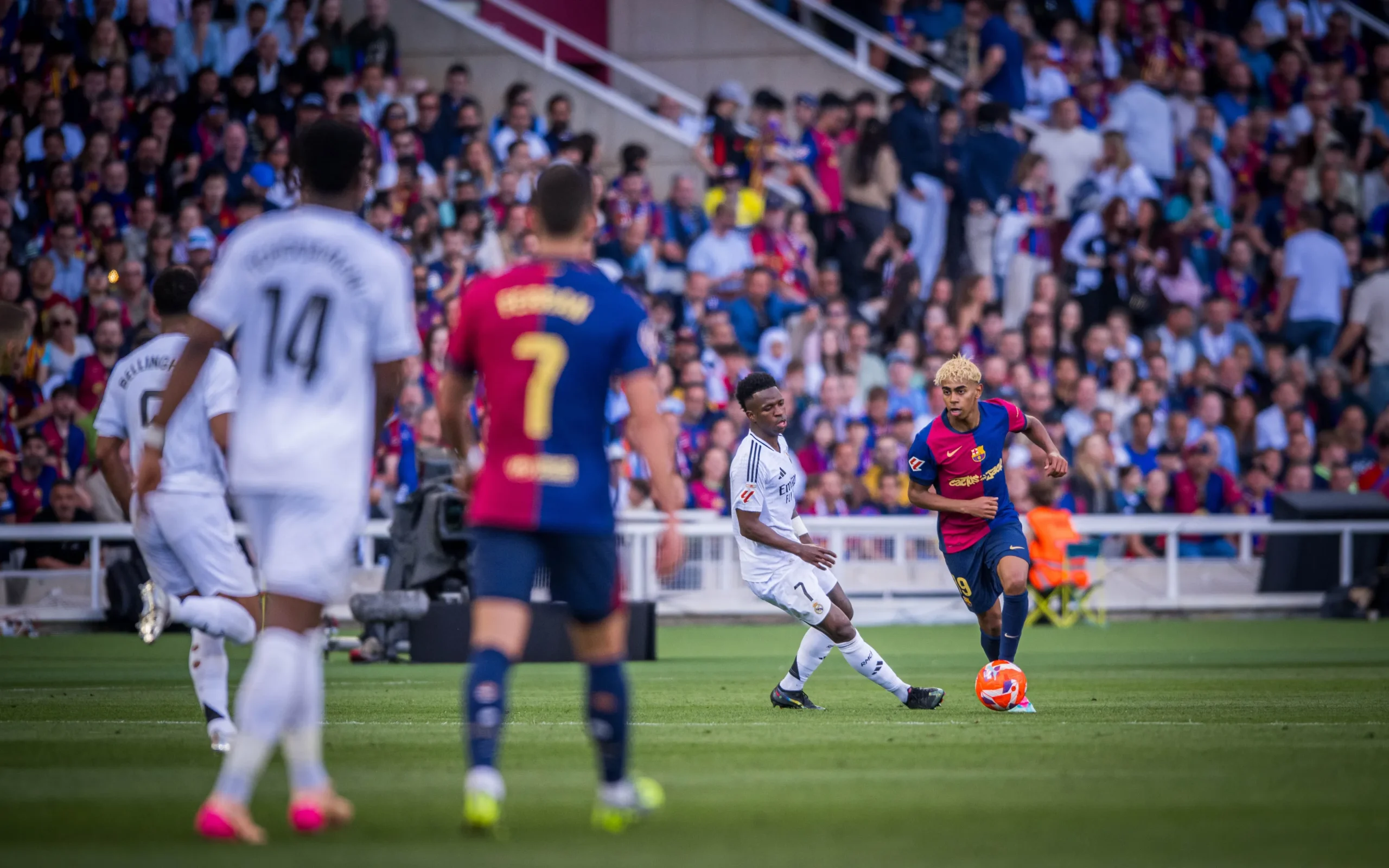 Lamine Yamal on the ball for Barcelona against Real Madrid