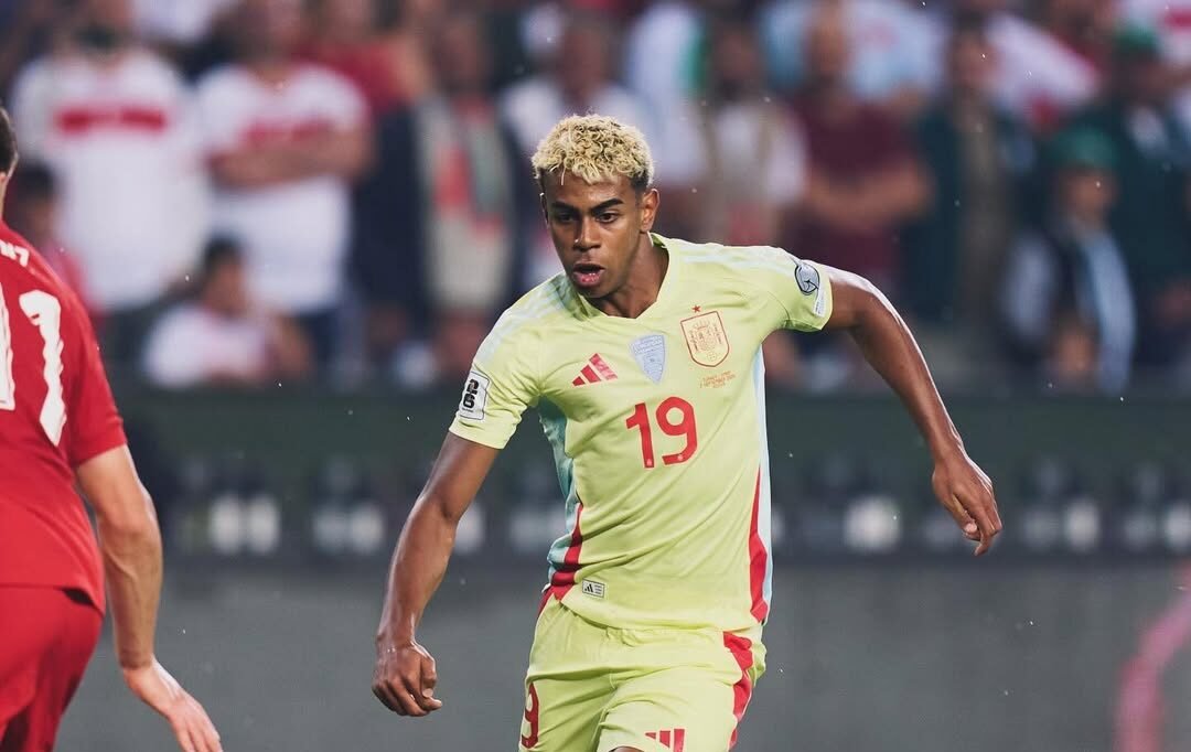 Lamine Yamal in action for Spain
