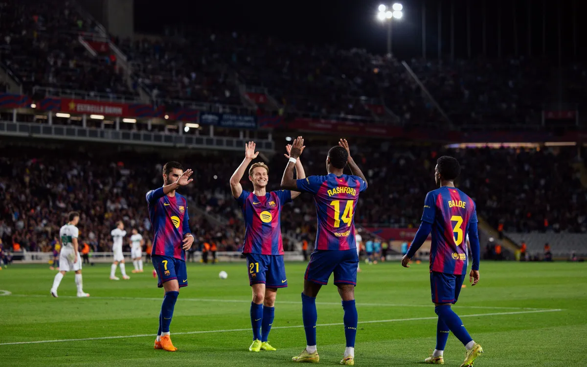 Barcelona players celebrating goal against Elche
