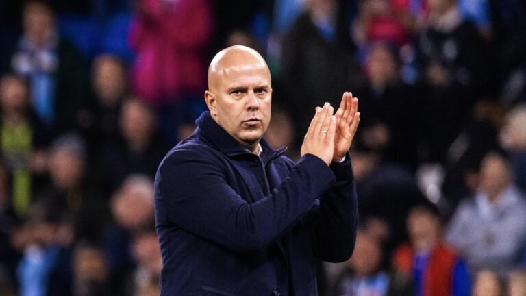 Liverpool boss Arne Slot clapping at the Etihad