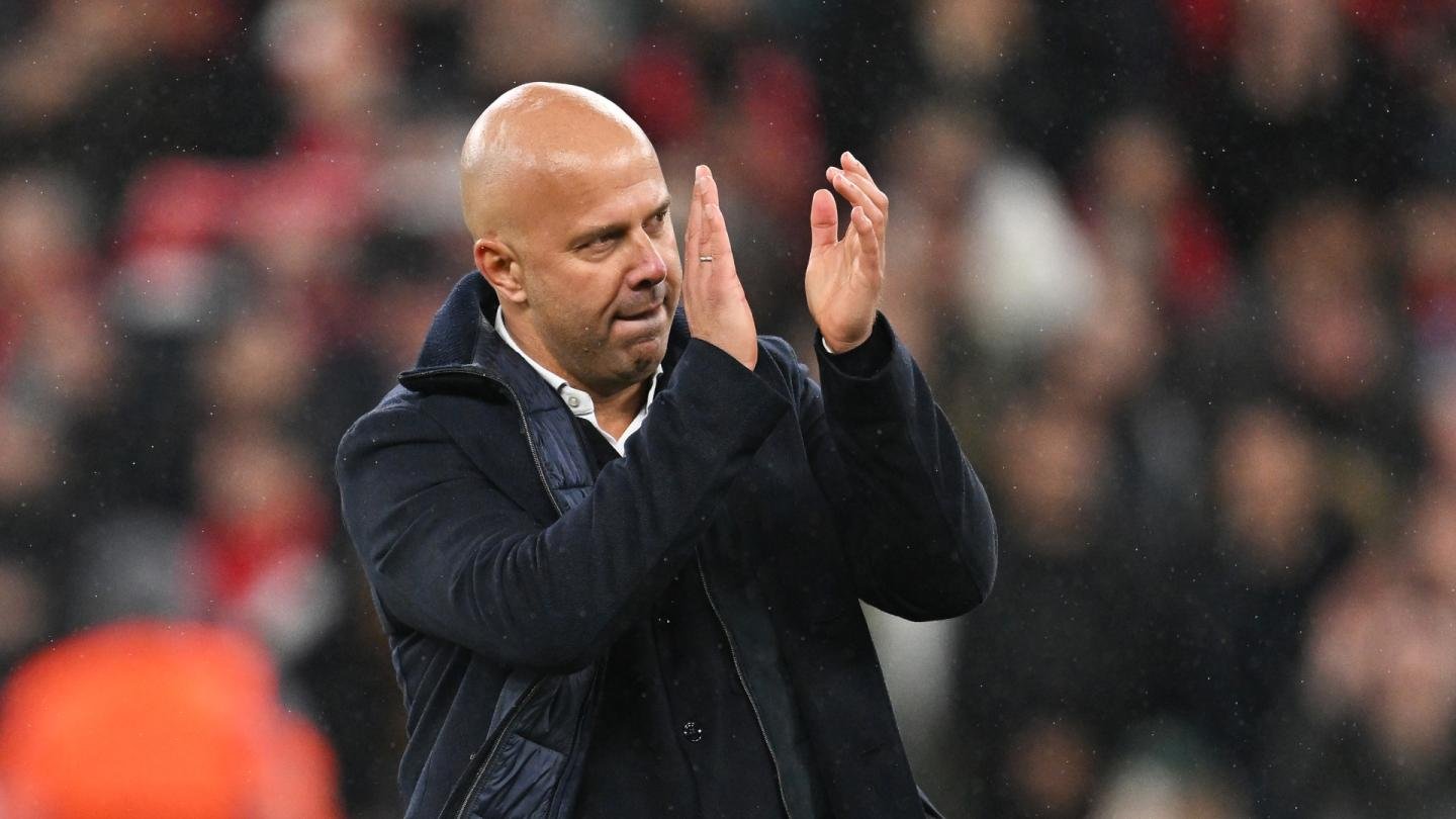 Arne Slot applauding the Anfield crowd after Liverpool beat Real Madrid