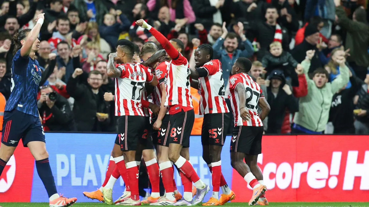 Sunderland players celebrating after scoring late against Arsenal