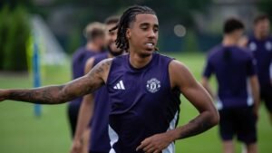 Manchester United's Leny Yoro jogging during a training session