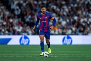 Ronald Araujo in action for Barcelona