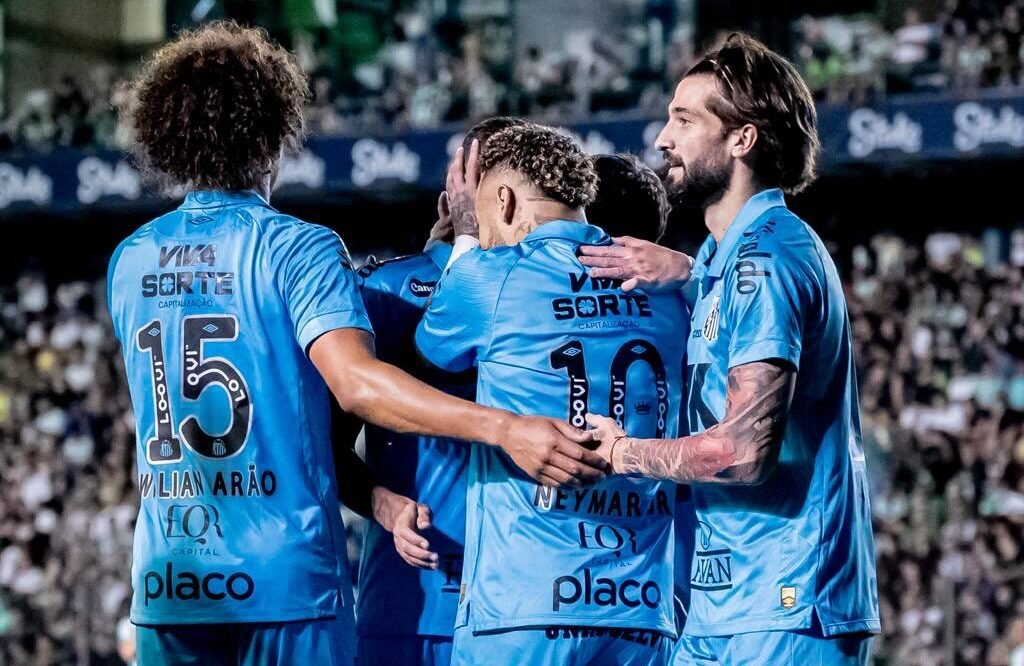 Neymar celebrating goal with Santos teammates