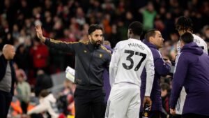 Ruben giving instructions to Kobbie Mainoo in a Manchester United game