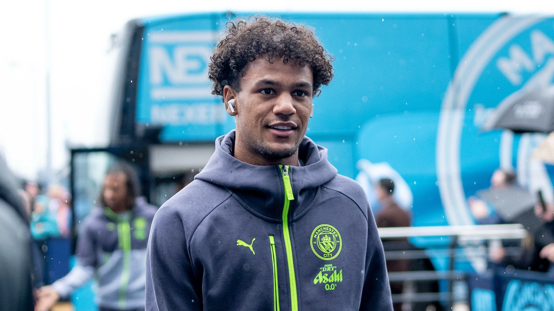 Oscar Bobb in Manchester City outfit