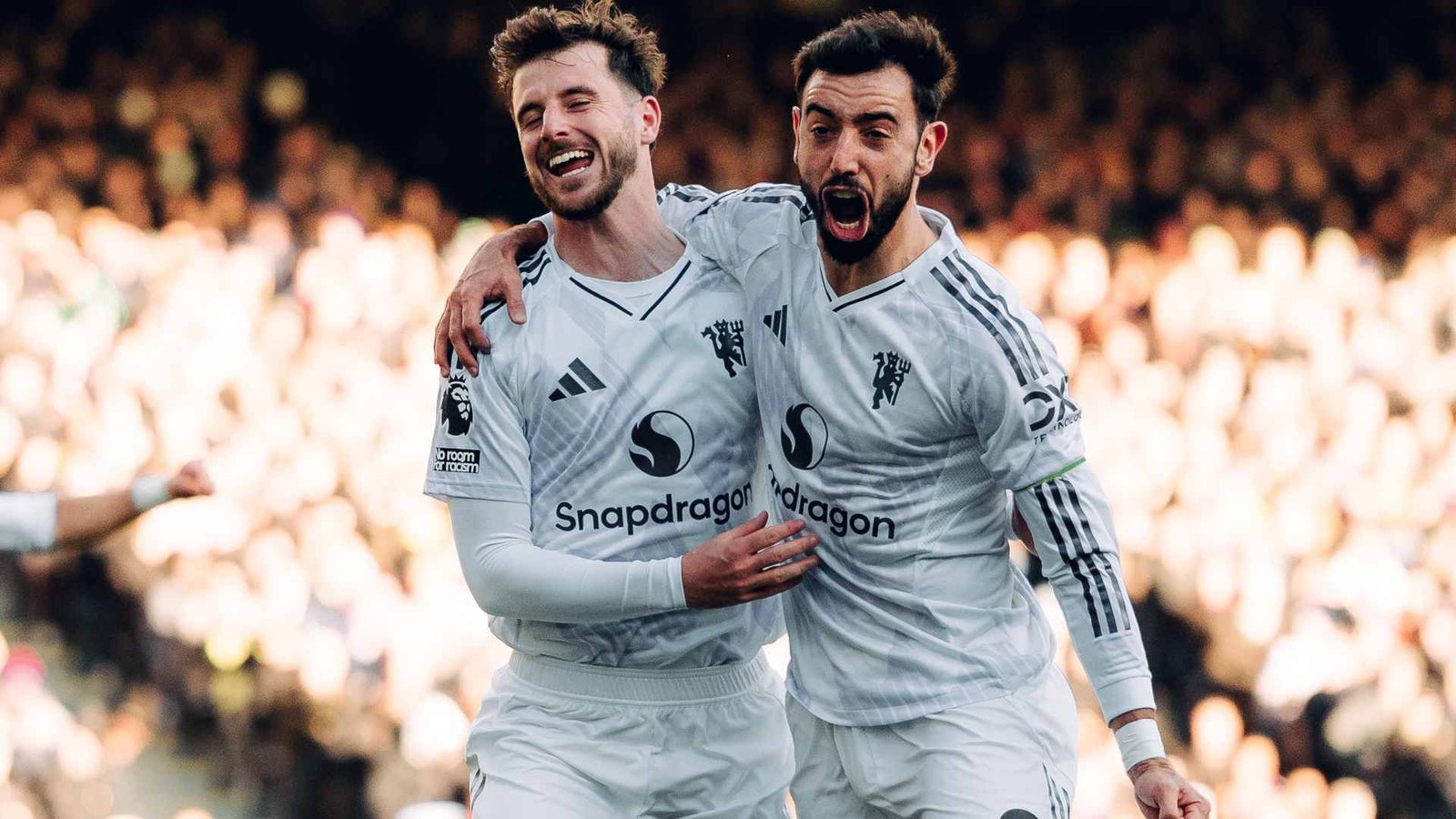 Manchester United duo Bruno Fernandes and Mason Mount celebrating a goal