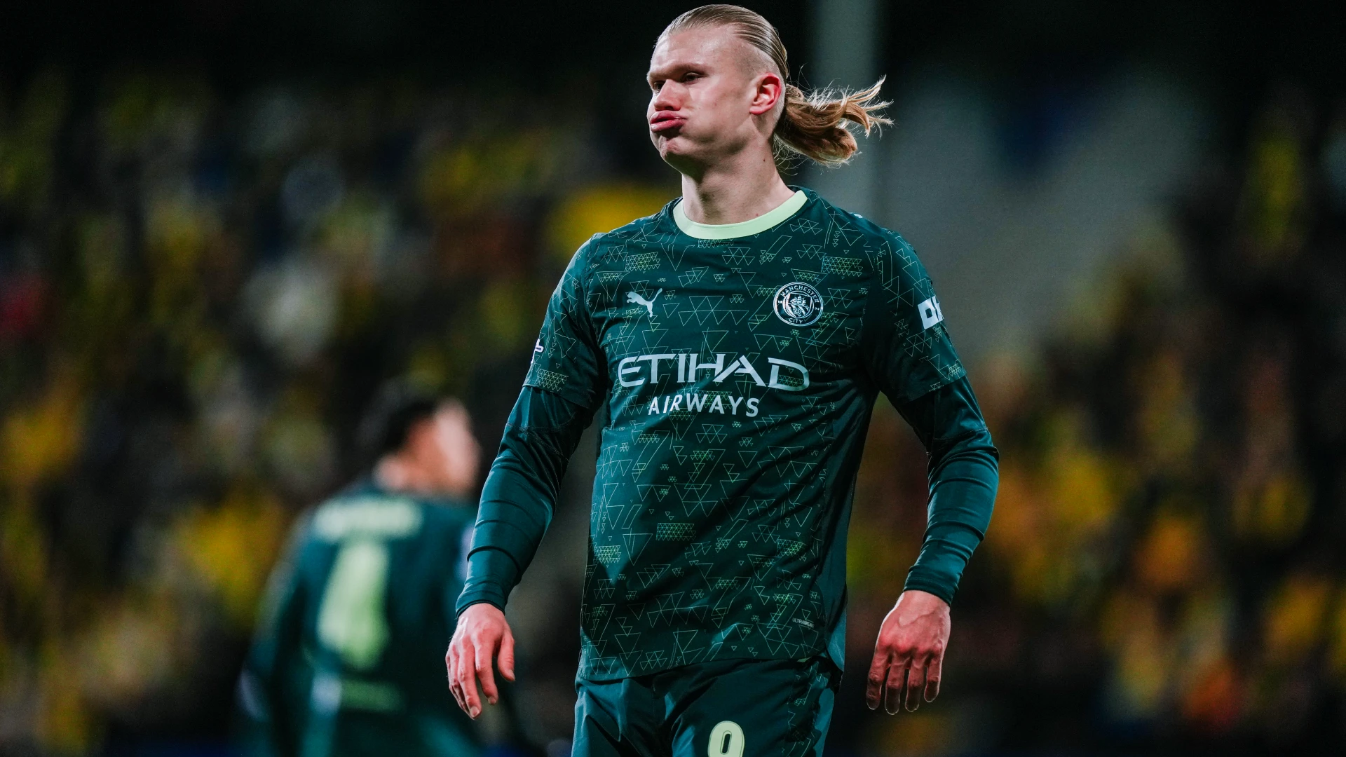 Erling Haaland looking frustrated in Manchester City game