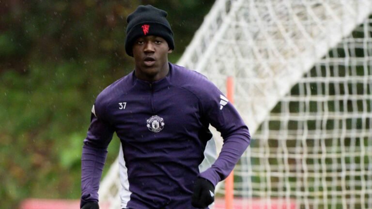 Manchester United midfielder Kobbie Mainoo in training