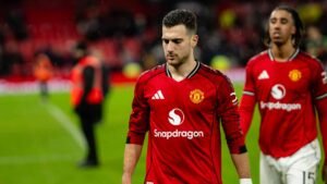 Fletcher Warns “Fragile” Manchester United Not to Waste Season After Brighton Loss