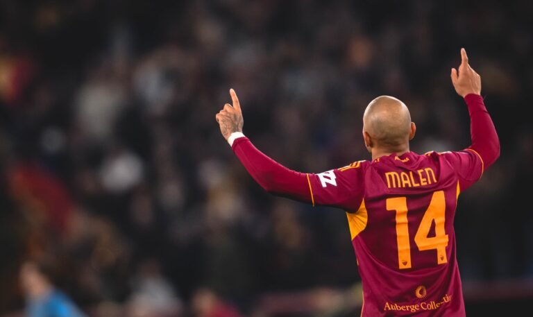 Malen Scores Twice as Roma Beat Cagliari 2-0