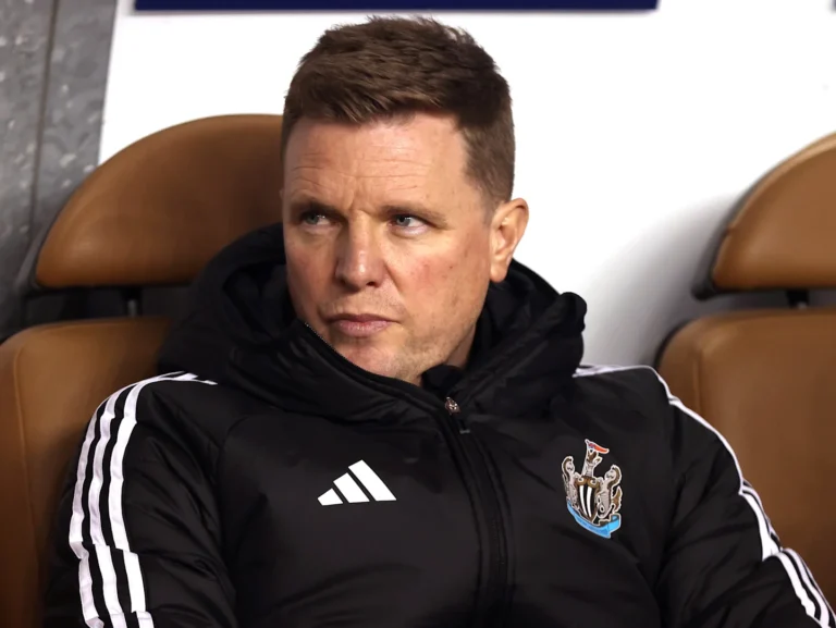Eddie Howe watching a Newcastle United game
