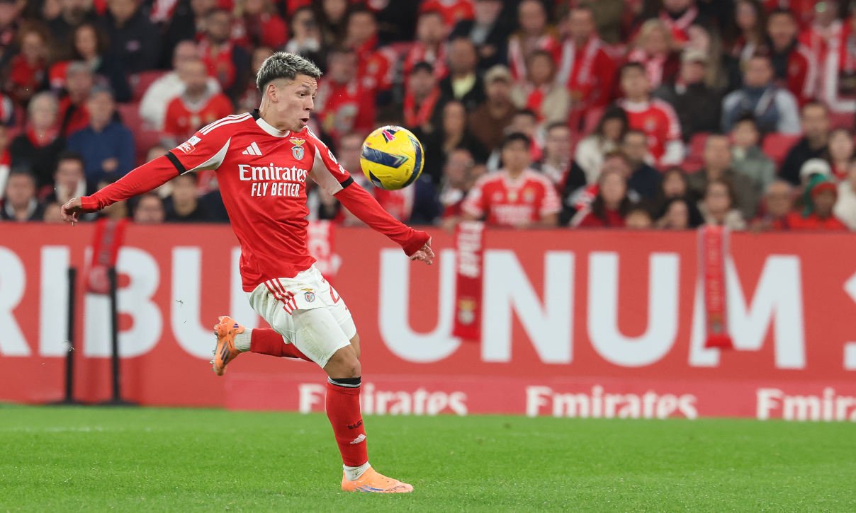 Gianluca Prestianni in action for Benfica