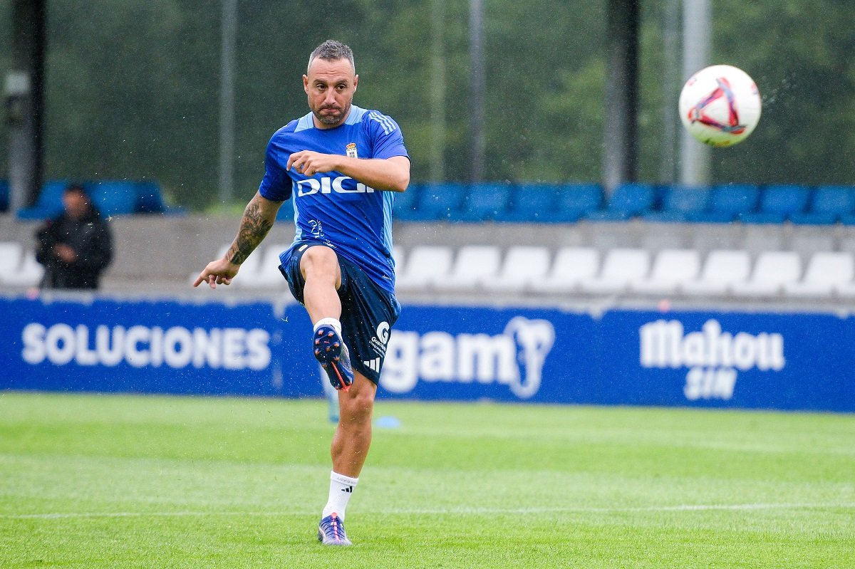 Real Oviedo captain Santi Cazorla in training