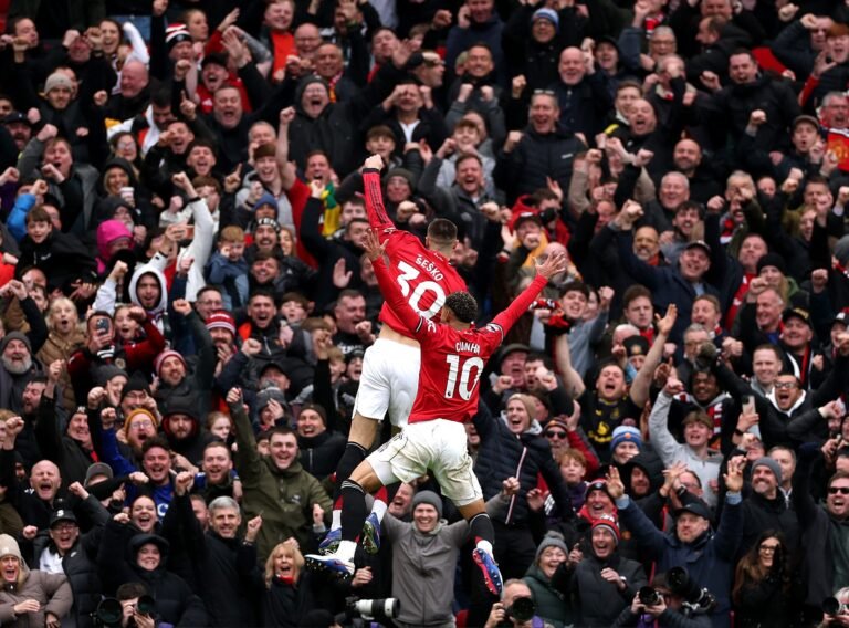 Fernandes’ Double Assist Helps Manchester United Down Aston Villa to Tighten Grip on Third Place