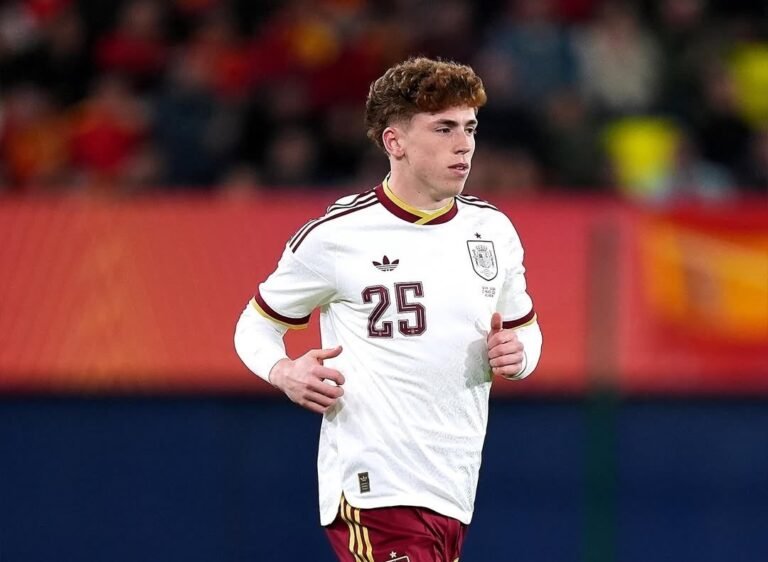 Osasuna's Victor Munoz in action for Spain
