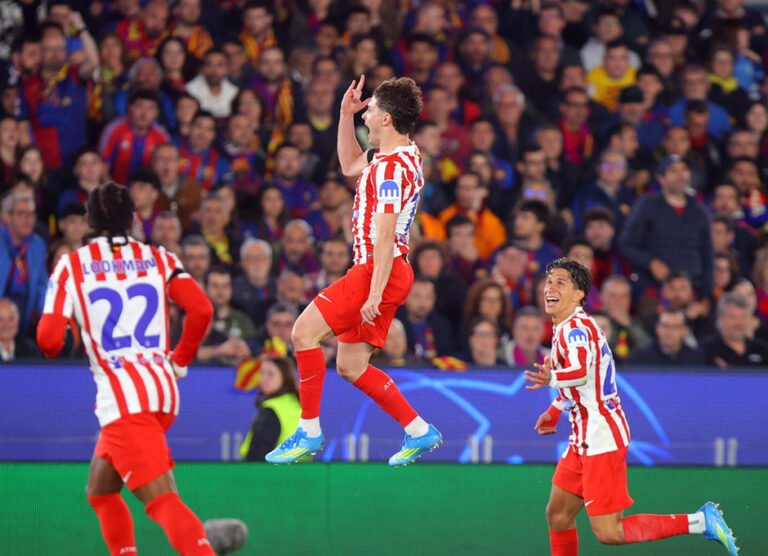 Julian Alvarez celebrating goal for Atletico against Barcelona