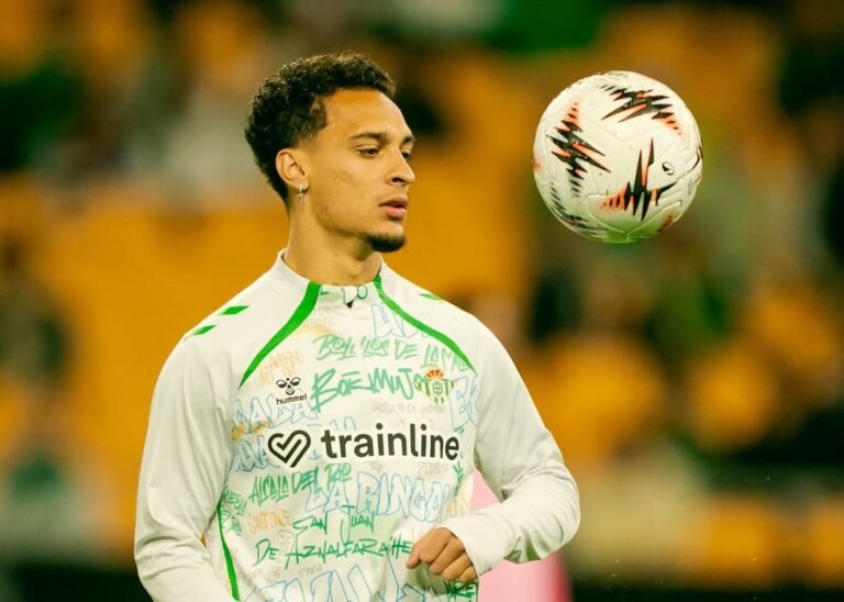 Antony doing keepy ups during training with Real Betis