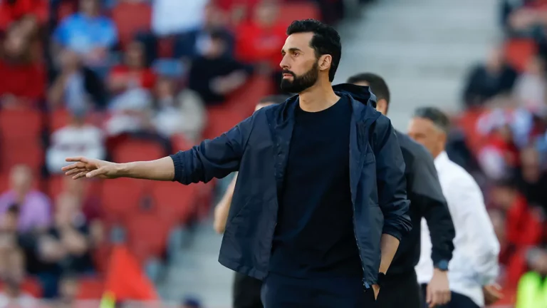 Alvaro Arbeloa on the sidelines in Real Madrid game