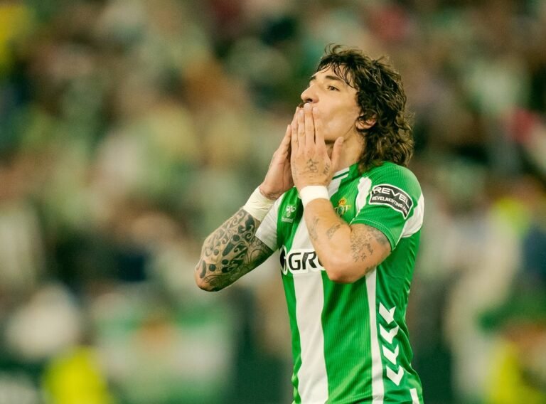 Hector Bellerin celebrating ater scoring goal for Real Betis against Real Madrid